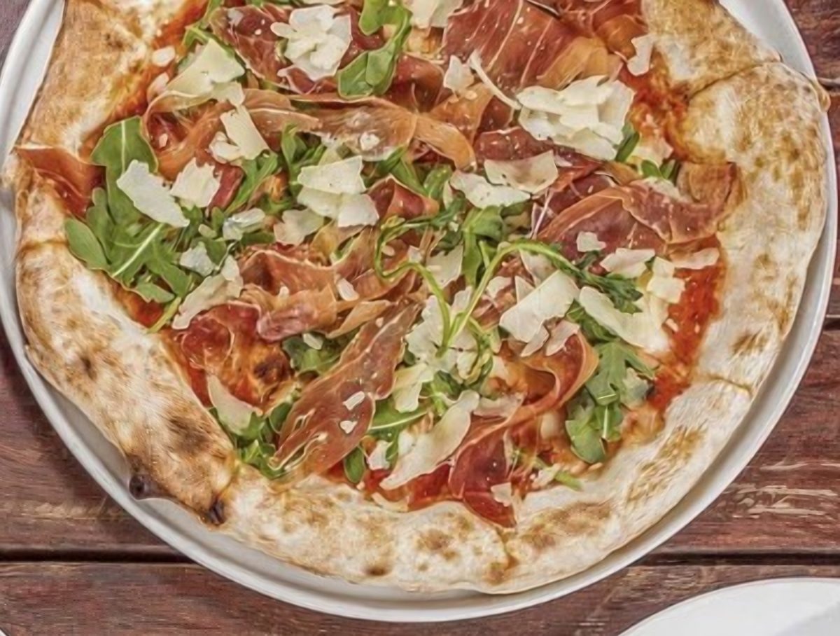 Prosciutto pizza